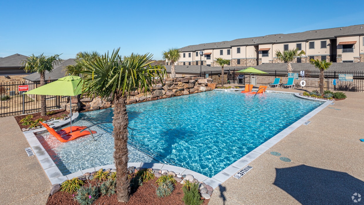 Prairie Gate Community Apartments 3951 Dechman Dr Grand Prairie, TX