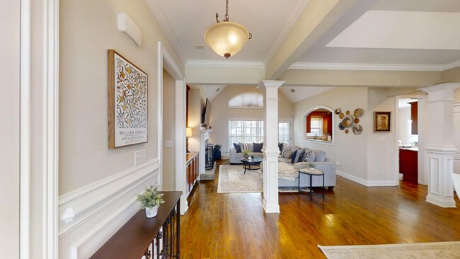 Building Photo - 635 MORRIS