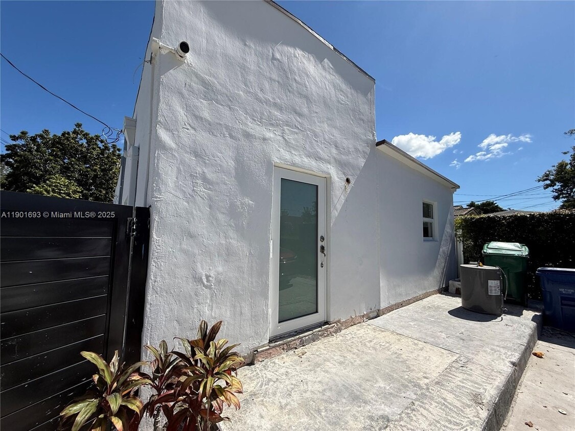 Primary Photo - 2313 SW 60th Ct