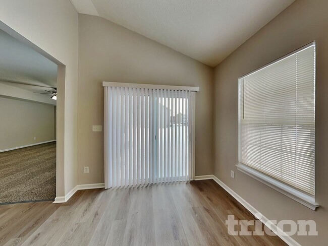 Foto del edificio - 3234 Hurst St