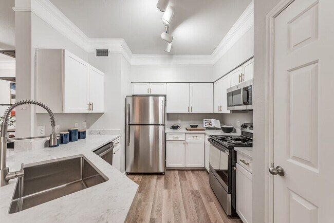 Building Photo - Comfort, Style & Value!