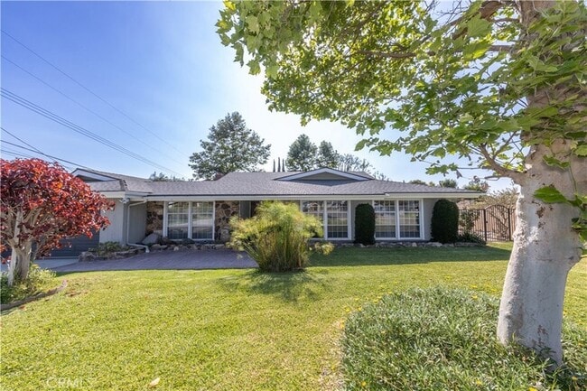 Building Photo - 4661 Woodhaven Dr