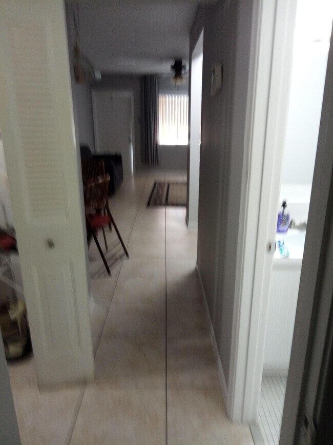 2480 Lake Osborne Dr Unit 107, Lake Worth Beach, FL 33461 Condo for