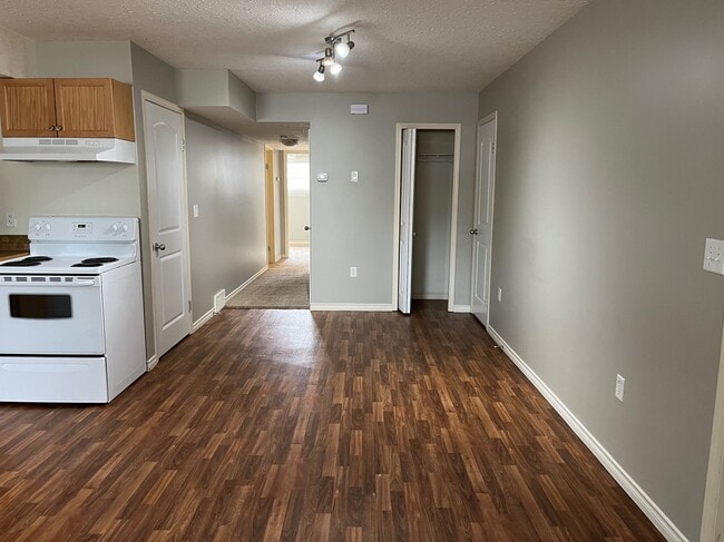 Building Photo - 3 Bed 1 Bath Unit in Olds, AB