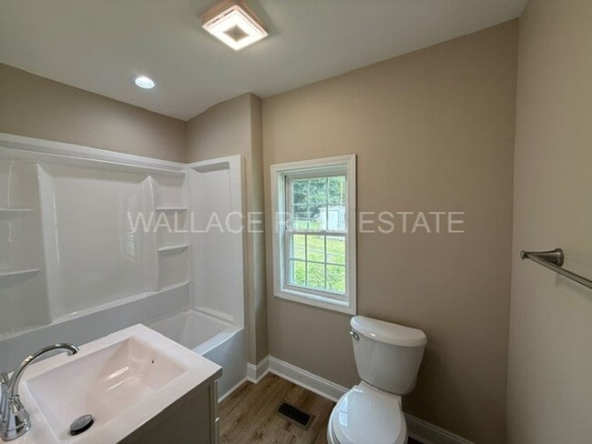 Building Photo - 2513 Wilson Ave