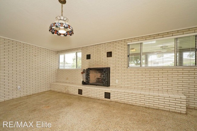 Building Photo - Studio, 2 bath House - 1924 Madison Ave