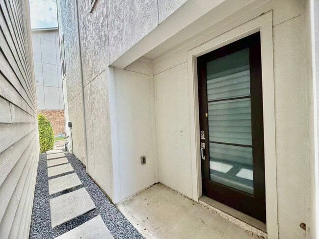 Building Photo - 1254 N Post Oak Rd