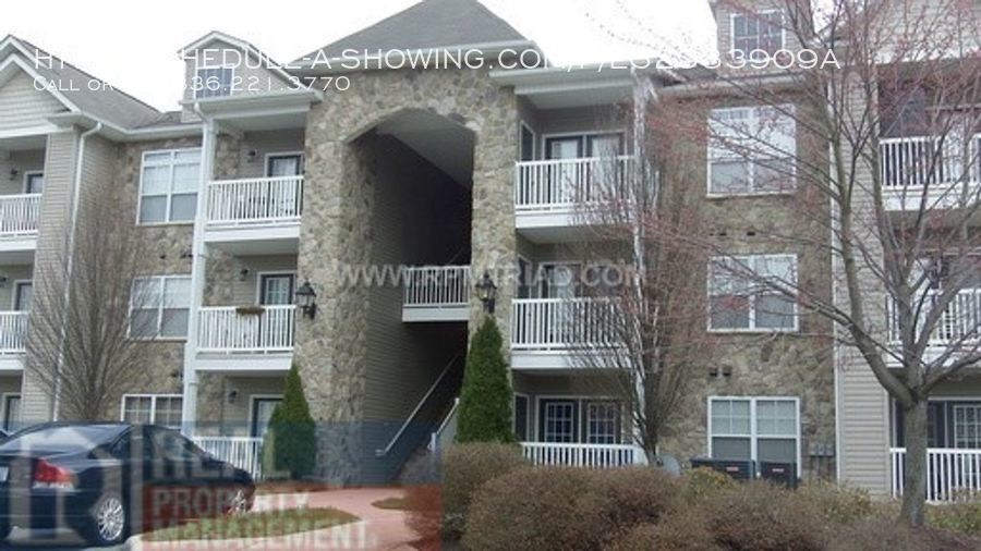 Foto principal - 7100 W Friendly Ave