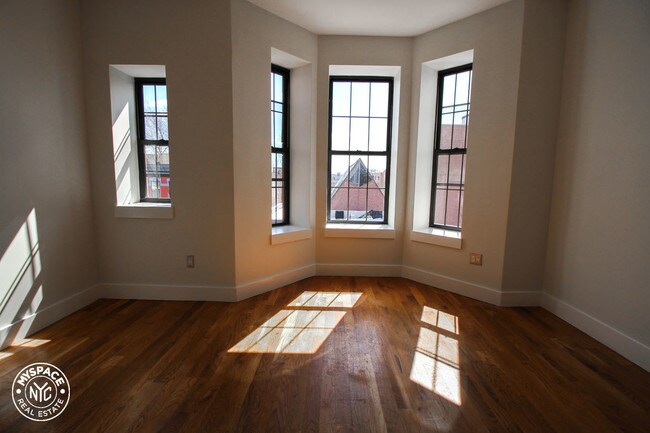 Building Photo - 677 Quincy St