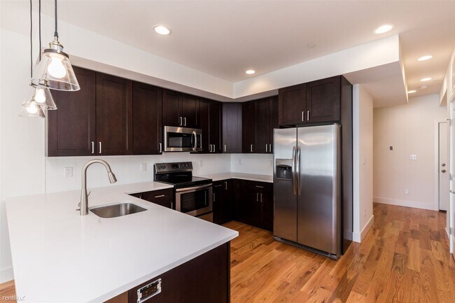 Foto del edificio - 2 br, 1 bath Triplex - 2308 E LEHIGH AVE U...