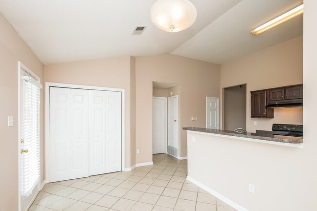 Building Photo - 5378 Russell Dr