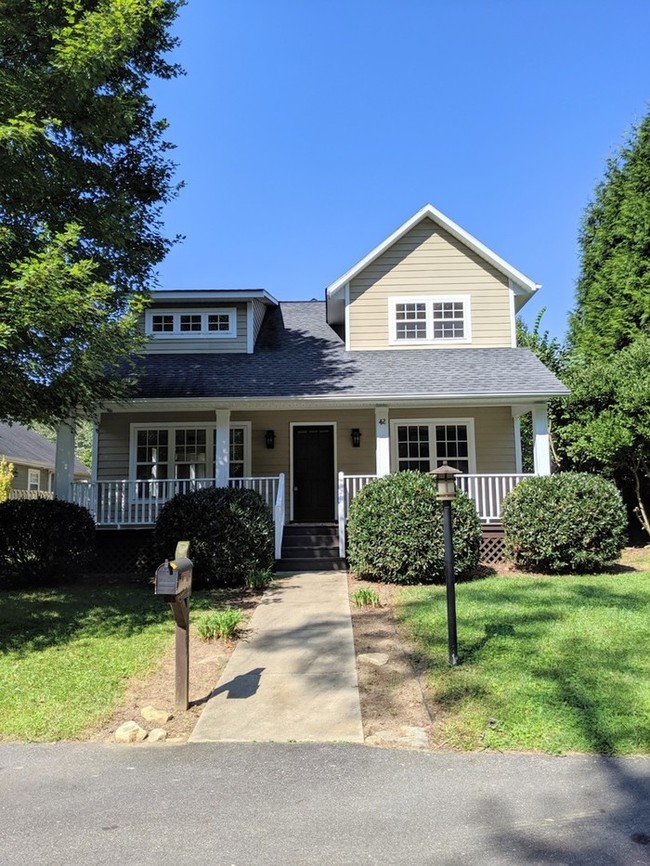 Building Photo - Beautiful Black Mountain Home