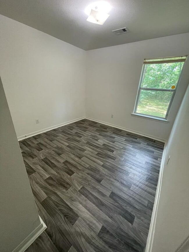 Building Photo - 1080 Hulter Jasper tx