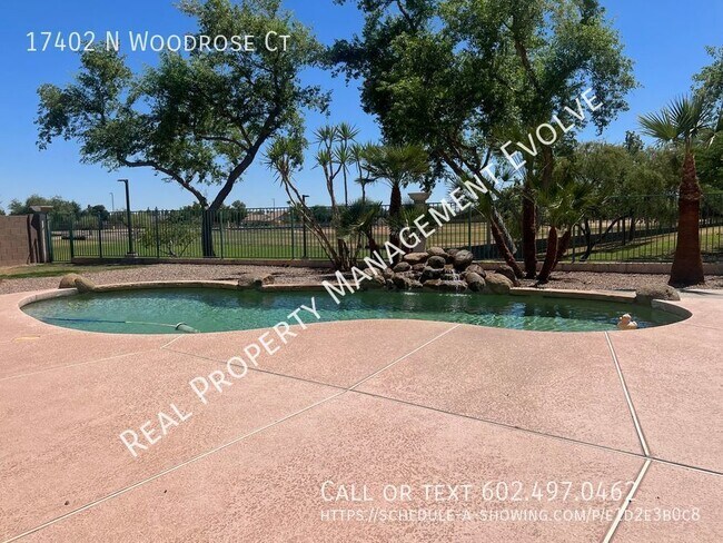 Foto del edificio - Huge Backyard with Pool