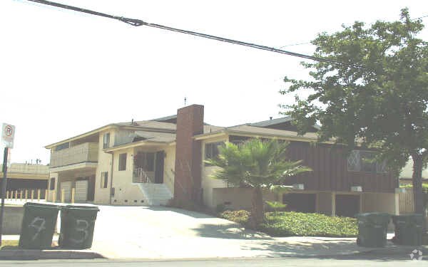 Primary Photo - 624 E Queen St
