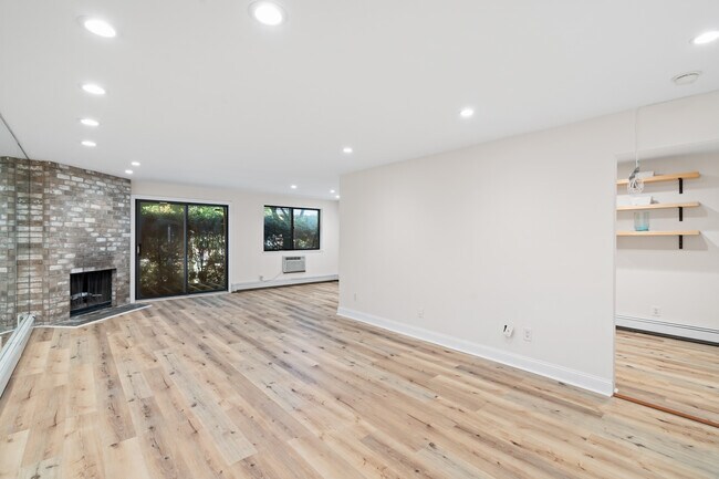 Foto del edificio - 107 N Broadway