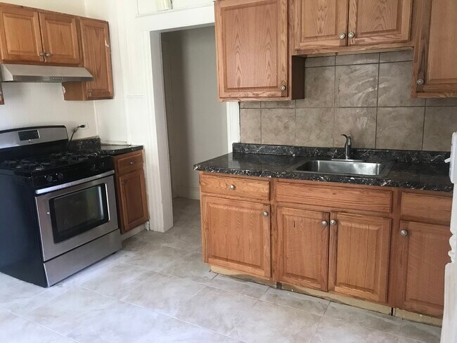 Foto del edificio - 315-317 Maplewood Ave