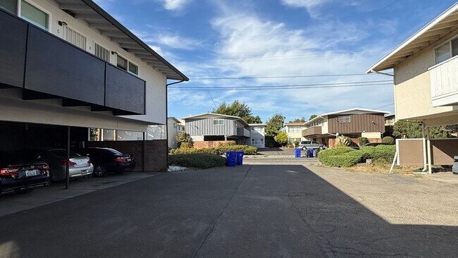 Foto del edificio - 14723 Martell Ave