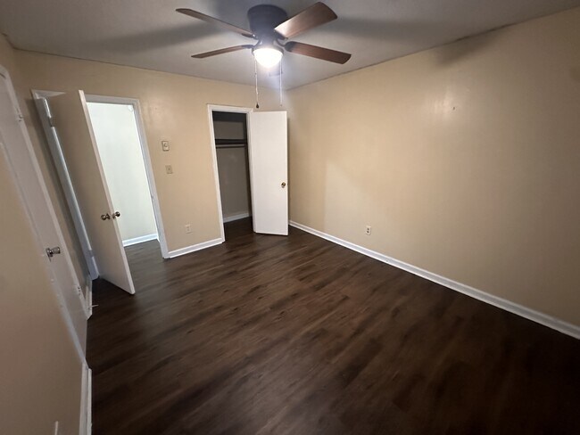 Building Photo - 46 W Airview Dr