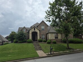 Building Photo - 6507 W Valley View Rd