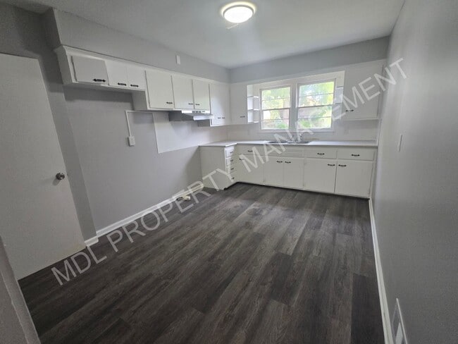 Building Photo - 2409 Stobbe St