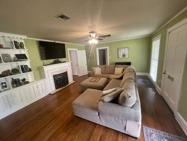 Foto del edificio - Spacious South Highlands 2 Bedroom Home with flex rooms!