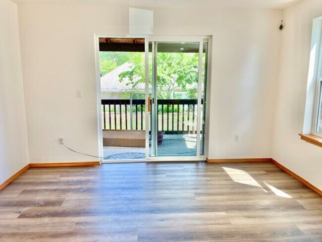 Building Photo - Beacon Hill View Home  - Shaffer Ave