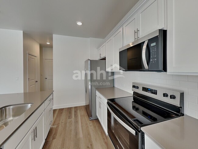 Building Photo - 4808 85th Dr NE