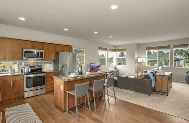 Building Photo - Fantastic and Private corner unit