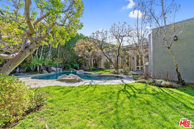 Foto del edificio - 708 N Camden Dr