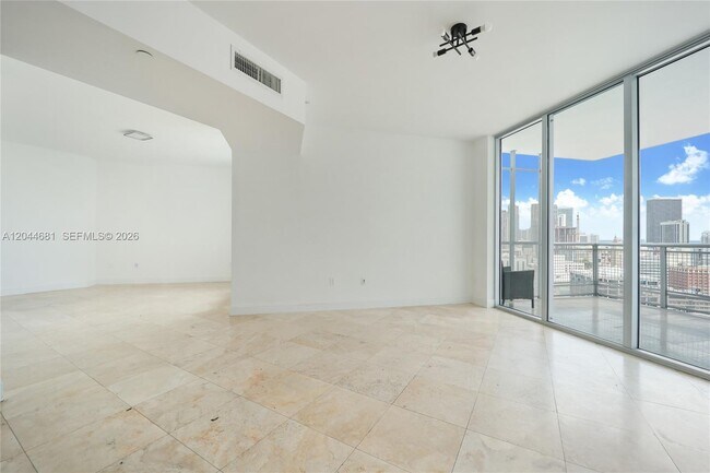 Foto del edificio - 350 S Miami Ave