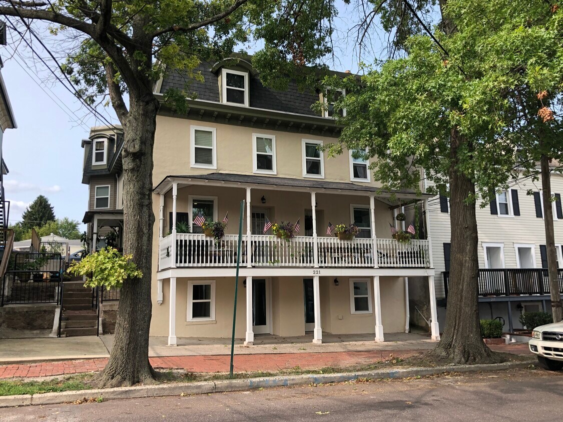 221 High St