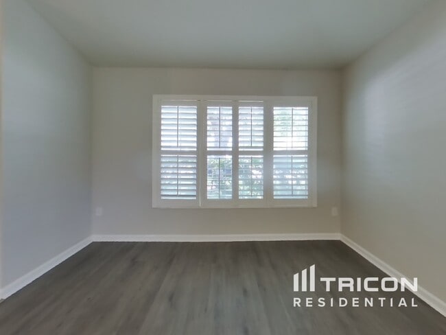 Building Photo - 872 Sea Holly Dr