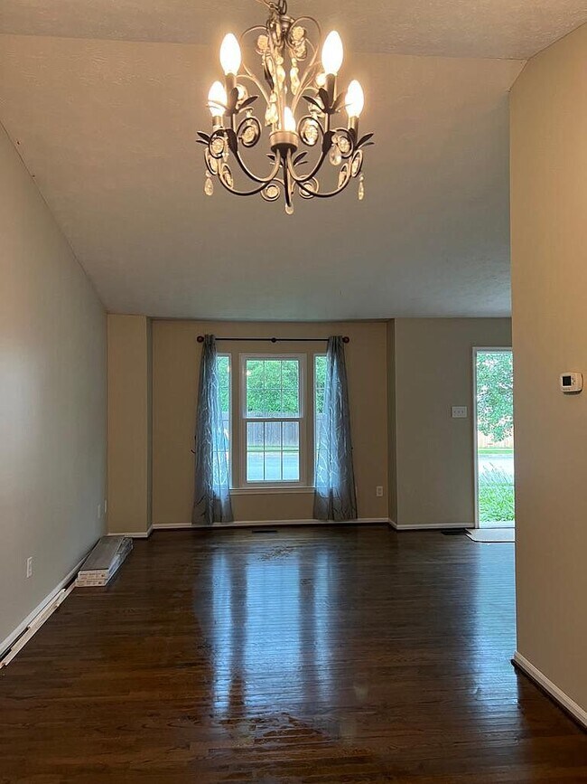 Building Photo - 207 Kinross Dr
