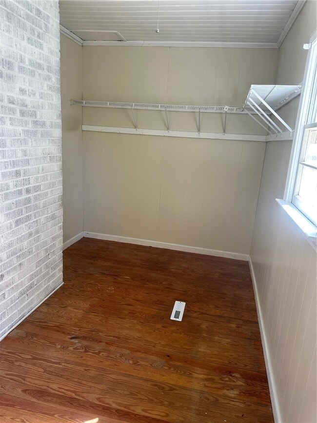 Building Photo - 122 Cedar St