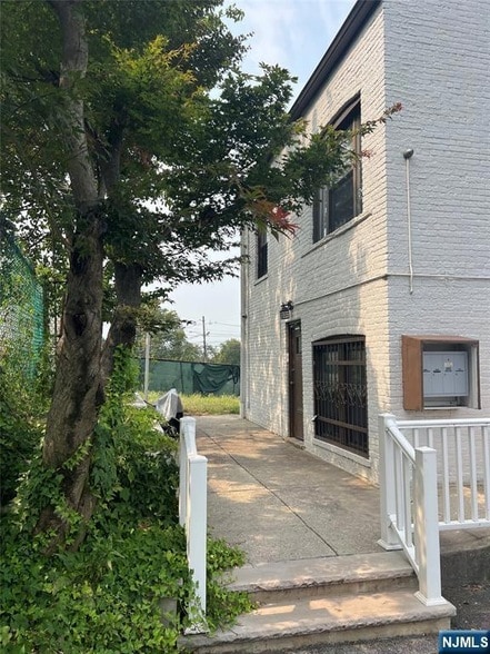 Building Photo - 432 Broad Ave