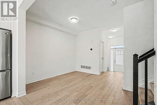 Building Photo - 520 Flagstaff Dr