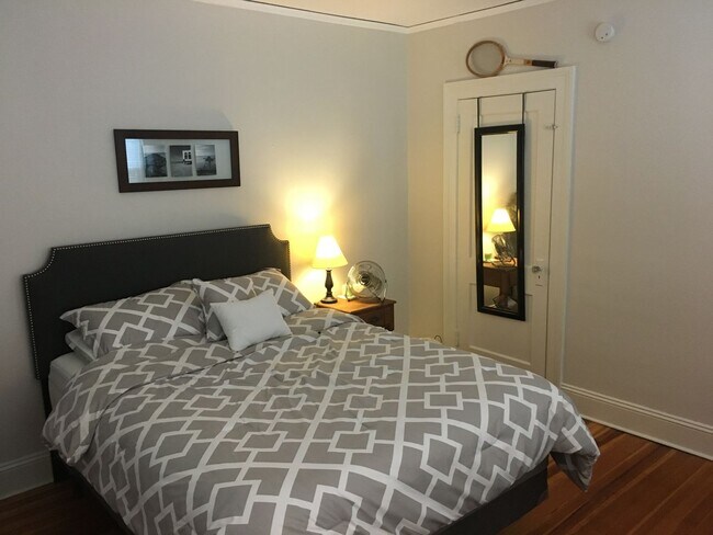 Foto del edificio - 120 Maplewood Ave