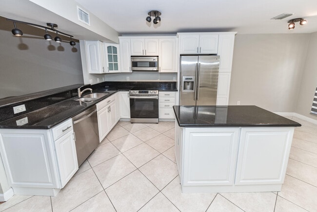 Building Photo - 10298 Hidden Springs Ct