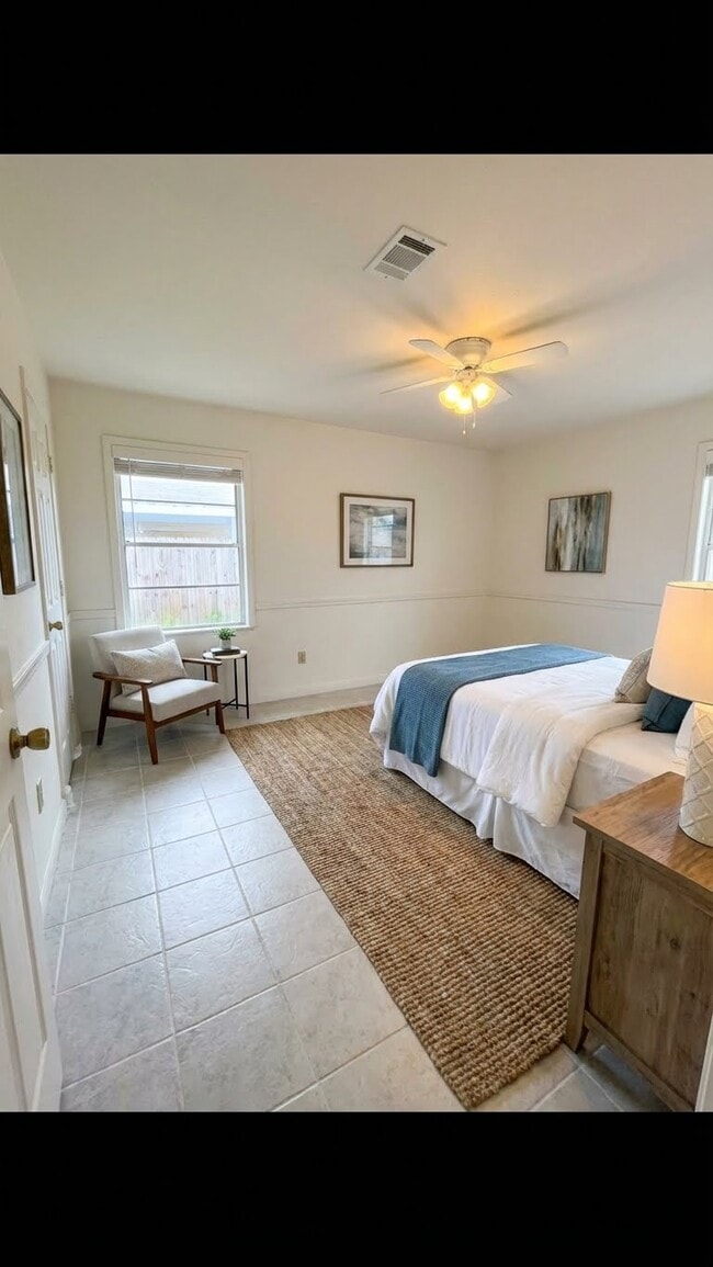 Building Photo - 3901 Woodrow Dr