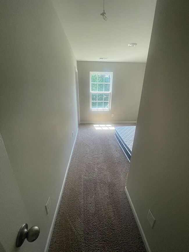 Building Photo - Room in House on Meredith Woods Ln