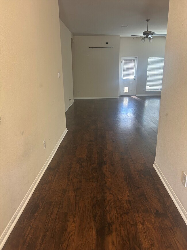 Foto del edificio - 8407 Broadleaf Ave
