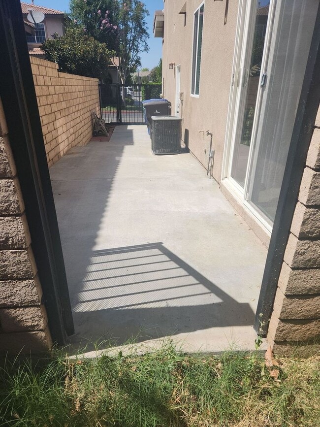 Building Photo - 4-Bedroom Gated Community in Riverside