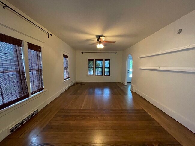 Foto del edificio - 1103 Eastman Ave