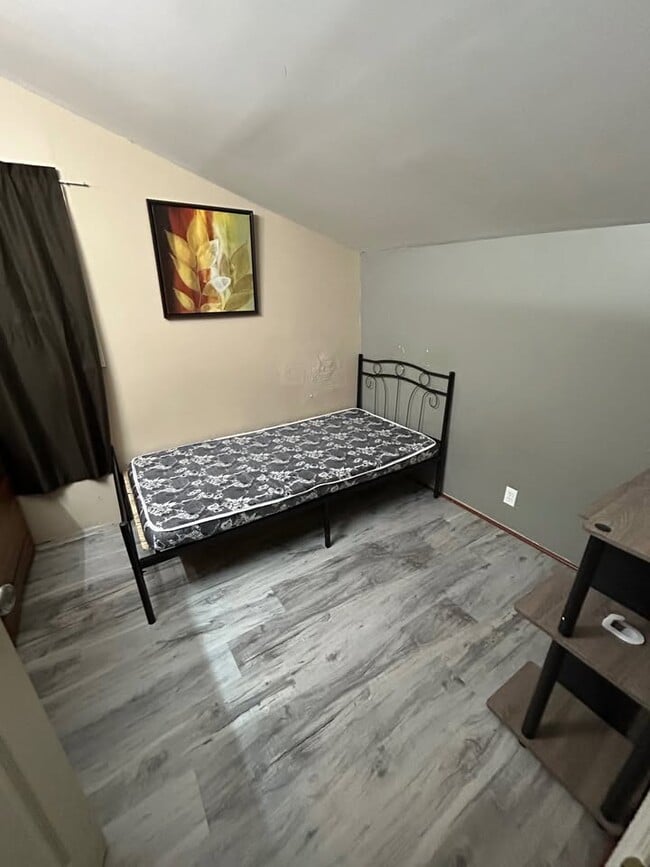 Building Photo - 337 Maxwell St