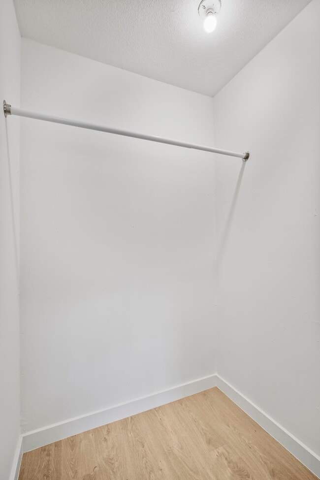 Foto del edificio - 1325 Cheney Hwy