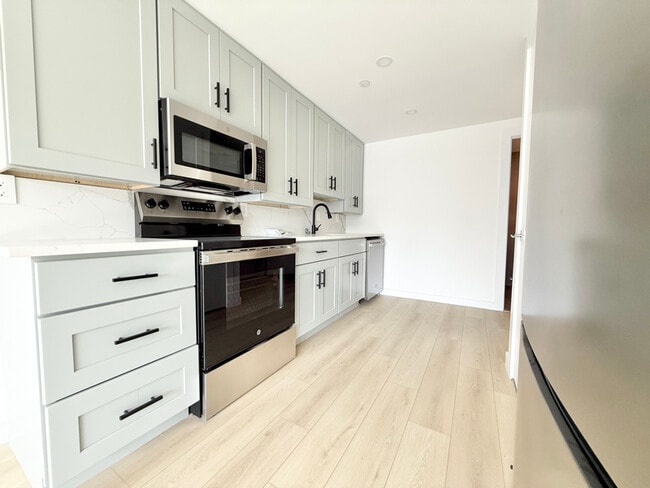 Foto del edificio - 227 Clarkson Ave