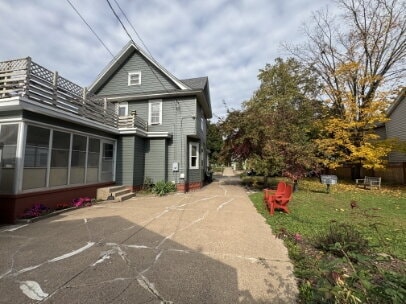 Building Photo - 980 6th St E