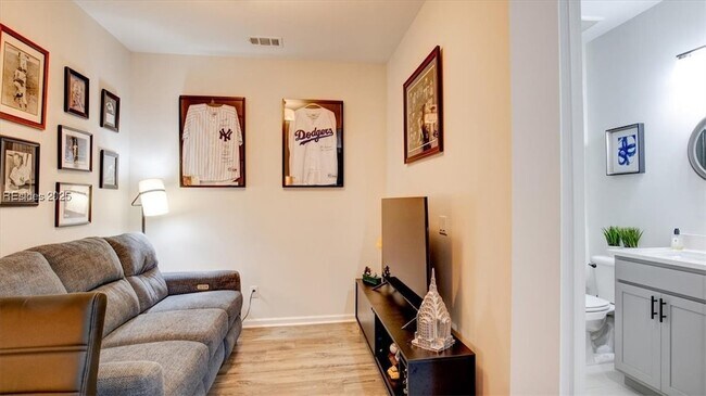 Foto del edificio - 1571 Shoreside Dr