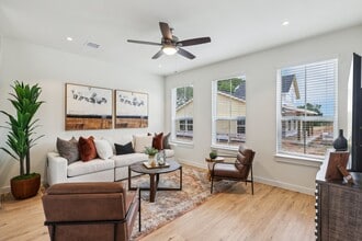 Building Photo - 615 Canvas Ave